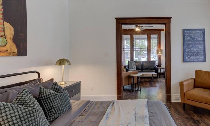 Cooper-Young Historic District Apartment | Retreat Haven in Central Cooper Young