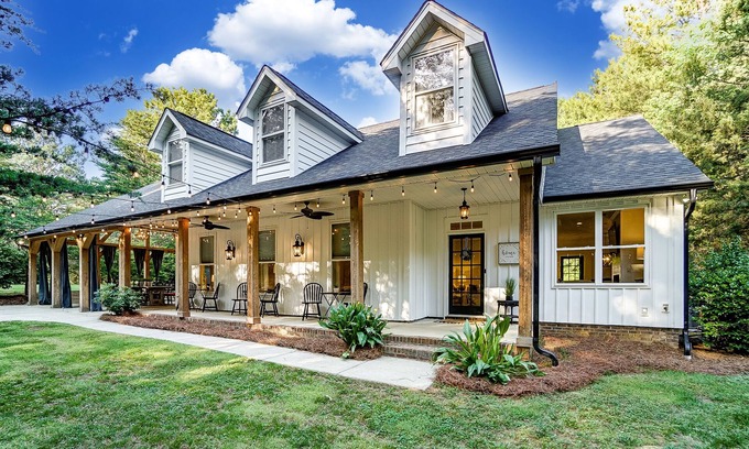 Mint Hill House | Retreat in the Woods!