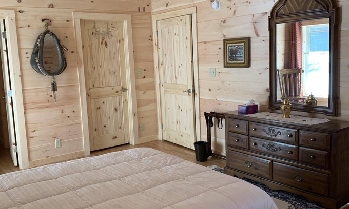 Saluda House | Retreat Log Cabin in Saluda, NC