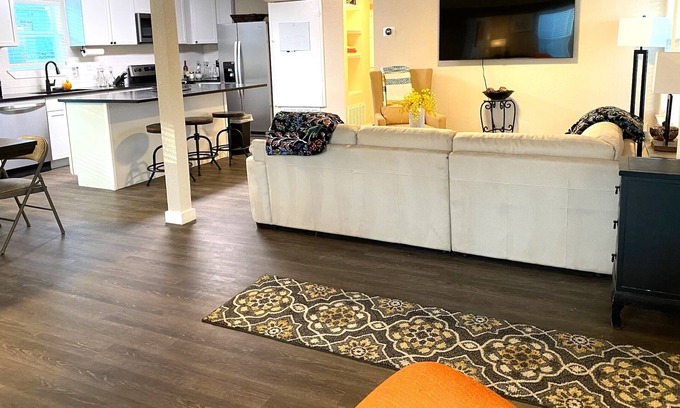 Leander House | Retreat near Lake Travis | Free On-Site Boat Parking