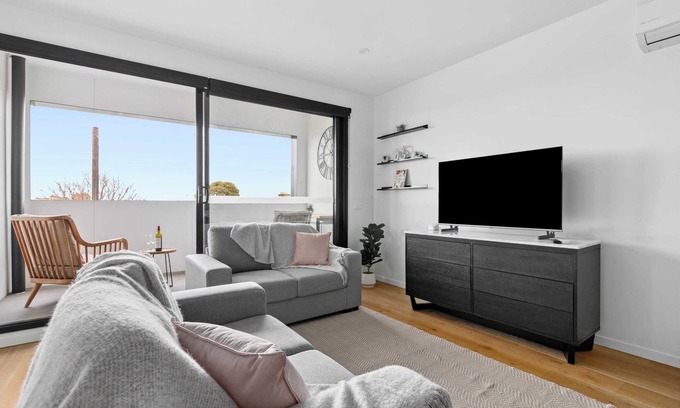 Geelong Apartment | Retreat on Bellerine I 2BR Apartment I Geelong CBD