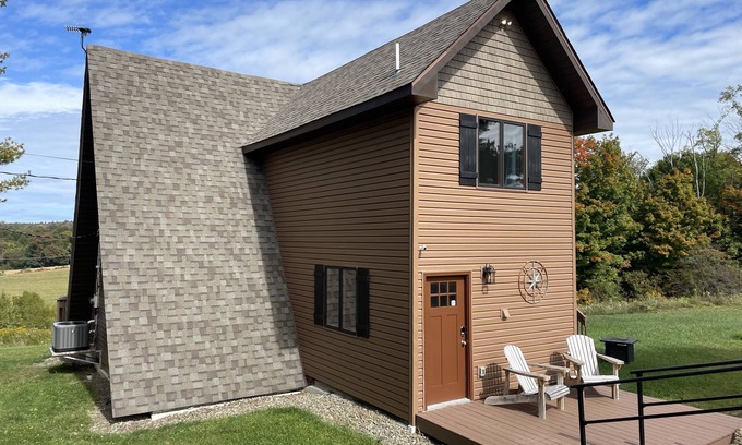 Clymer Cabin | Retreat on Pekin Hill nClose to skiing, splash lagoon,