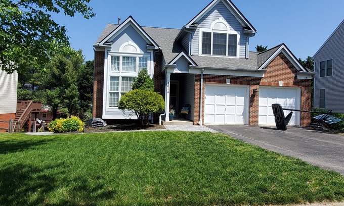 Severn House | Retreat on Sage Brush Court (Basement Suite w/private entrance)