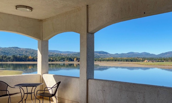 Sagle House | Retreat on the River