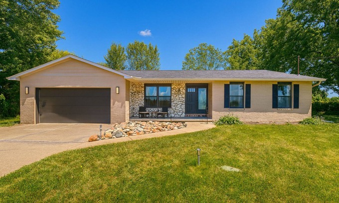 Frankenmuth House | Retreat to 5 Acres of Privacy Just 1 Mile from Downtown Frankenmuth.