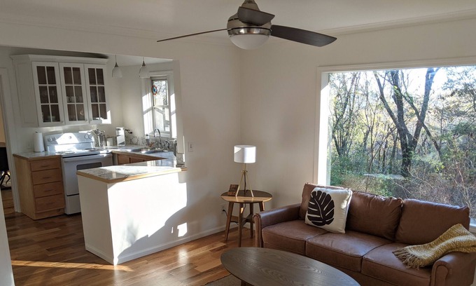 Lupton City House | Retreat to nature 10 min. from downtown! Waterfall view in the rainy season