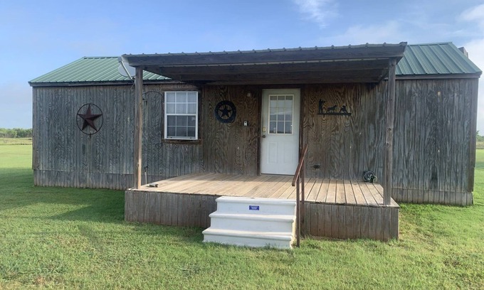 Clay Cabin | Retreat to nowhere.