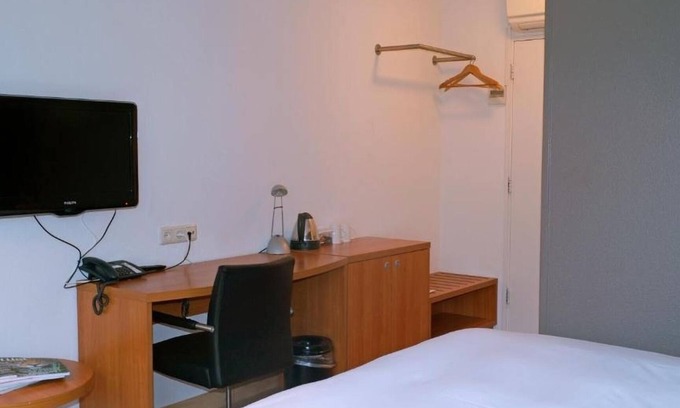 Municipality of Zutphen House | Retreat to Tranquil Room with Indoor Swimming Pool Near Henriette Polak Museum
