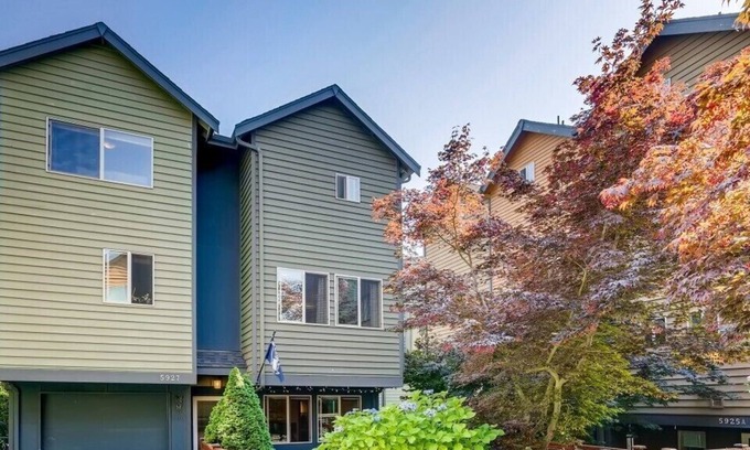 West Seattle House | Retreat to West Seattle- Family sized home to unwind in!