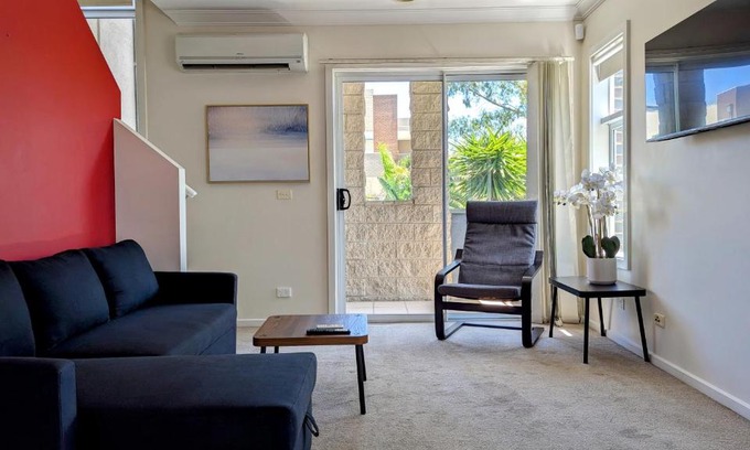 Coburg House | Retreat Townhouse Pentridge Village