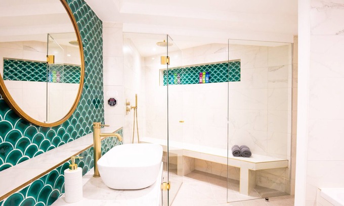 Coldharbour Apartment | Retreat with Steam room, KING bed near tube