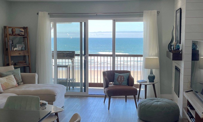 Lincoln City Condo | "Retreat Yo Self": Cozy, Pet-Friendly Condo with Ocean Views, Pool.