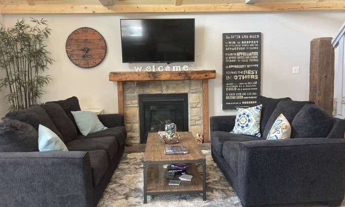 Delta House | ReTreat yourself with this sunny A-frame experience