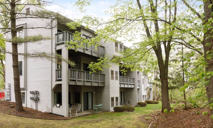 Acme Condo | Retro 1BR Condo w/Beach Access + Parking | Near TC