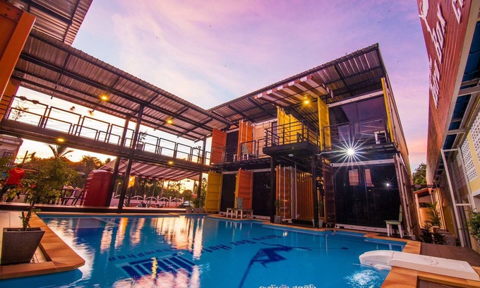 Chumphon Hotel | Retro Box Hotel