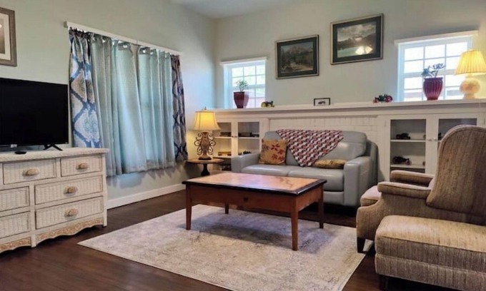 Slaton House | Retro Bungalow - 3 Beds/2 Baths - No Chores!