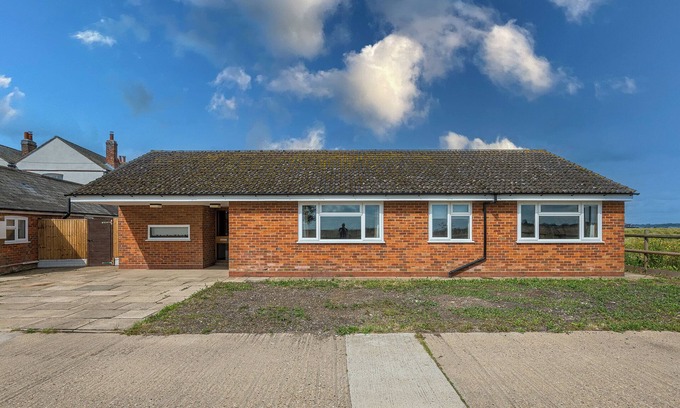 Rochford Cottage | Retro cottage, 4 beds, sunset garden, RSPB Wallasea views. Family nature retreat