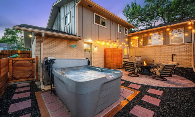 Lakewood Apartment | Retro Guest Suite with private Hot Tub 10 min to Red Rocks, Denver, and Golden.
