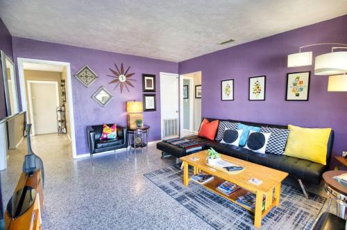 Southgate House | Retro-inspired Stay, Bbq Patio, Close To Downtown