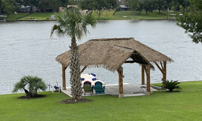 Kingsland House | Retro Lakehouse - A Touch of Cabo, Vacation Paradise on Lake LBJ