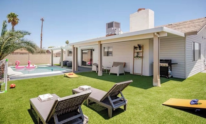 Summerlin House | Retro Modern Oasis Pool Golf