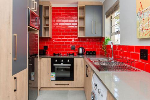 Langebaan Apartment | Retro Rest - walking distance to Beach, Langebaan