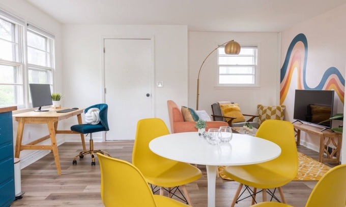 Lincoln Park House | Retro Retreat: renovated 2BR, desk, no chore list!