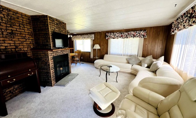 Rugby House | Retro Retreat