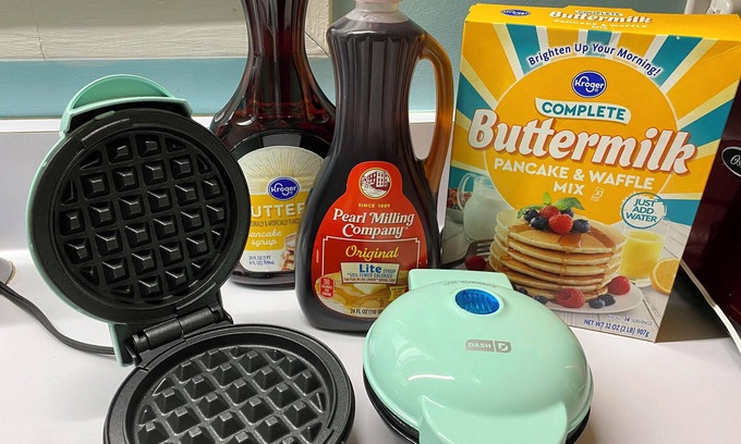 Donelson House | Retro Retreat with Waffles! Private/Close to BNA