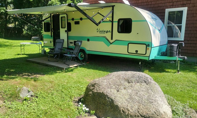 Ellsworth House | Retro-Style Modern Camper, 2 Hours to Acadia & Bar Harbor, Easy Pick-Up Off I-95