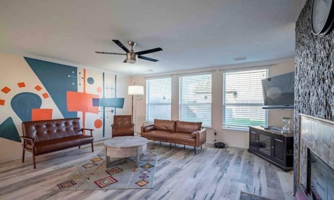 Sugar Land House | Retro Stylish 4BRs Home - Peaceful Place