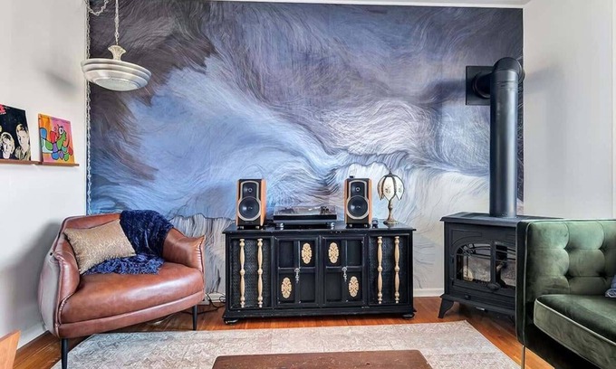 Prince Edward House | Retro vibe w/hot tub, piano lounge and vinyls