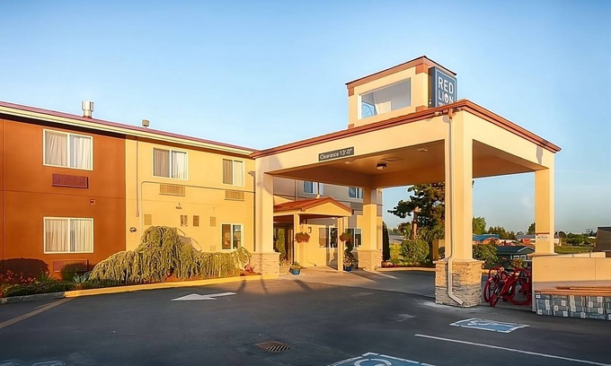 Sequim Resort | Reunions & Getaways! Free Parking, Indoor Pool, Hot Tub & Spa, Nearby Casino!