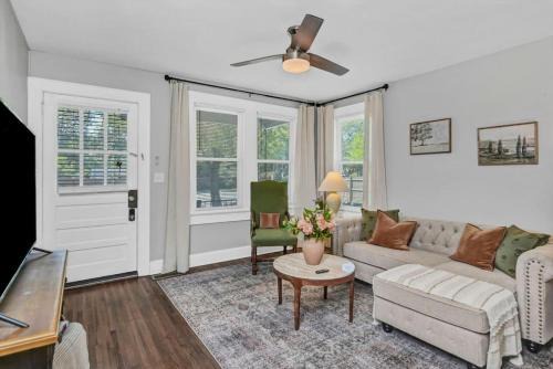 Forest Acres House | Revamped 3BR Oasis - Forest Dr