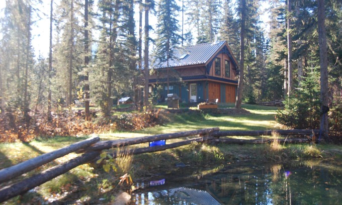 Mount Robson Cabin | Revelation Valley Carriage House near Jasper National Park
