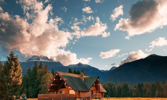 Revelstoke House | Revelstoke House - Luxurious Log Home