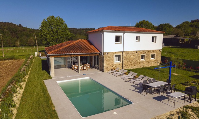 Palas de Rei Cottage | Reverence Villas Carballal