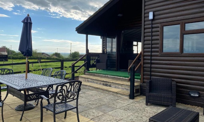 Seend House | Rew Farm Country & Equestrian Accommodation - Sunrise Lodge