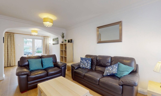 Oxford City Centre Apartment | Rewley Road | Oxford Holiday Let | 2 Beds & Sleeps 4
