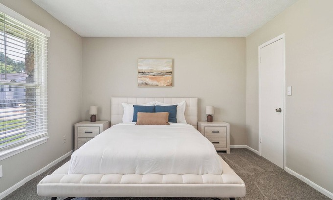 Ellenwood Apartment | Rex Townhomes 2401A I Comfy 2 Bed 2 Bath