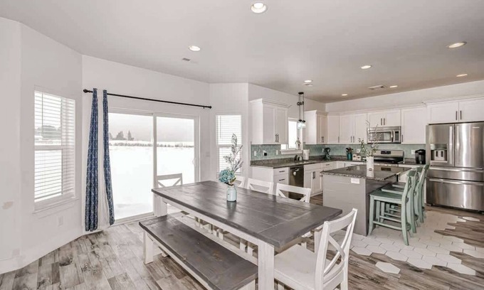 Rexburg House | Rexburg 5 Bedroom Home With Rock Climbing Wall & M