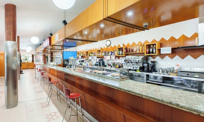 Villagonzalo Pedernales Hotel | Rey Arturo Burgos