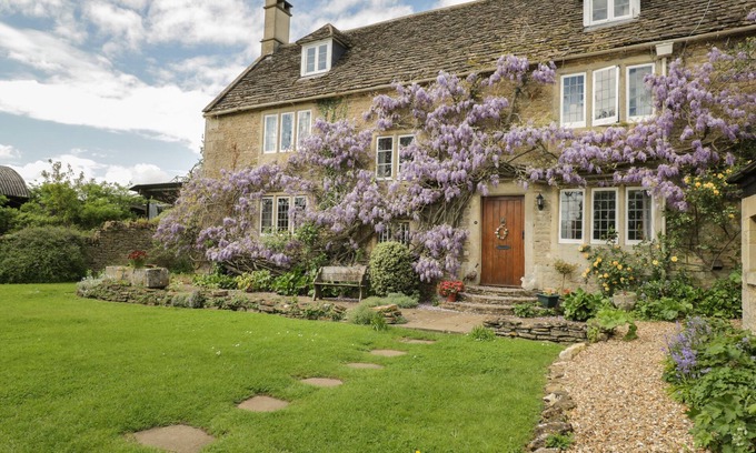 Chippenham House | REYBRIDGE HOUSE, pet friendly, character holiday cottage in Lacock