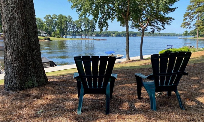 Lake Oconee Cottage | Reynolds Lake Oconee Resort Fishtales Lodge lakefront 4BR/3BA o
