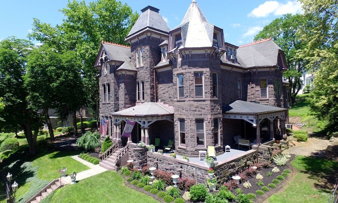 Bellefonte Bed & Breakfast | Reynolds Mansion B&B