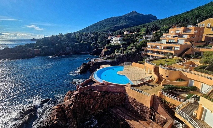 Le Trayas Apartment | REZ DE JARDIN T2 STANDING CAP NEREE VUE MER CLIM WIFI PARKING PISCINE