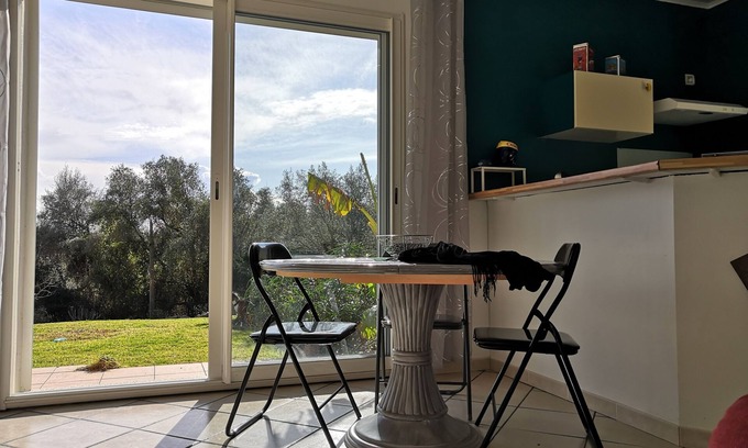 Solaro House | rez of villa T2bis in peace