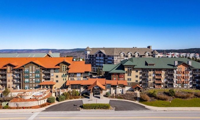 Snowshoe Condo | RF219| Hot tub,Heated garage Parking
