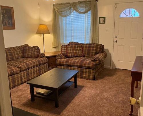 Kingman Park Apartment | RFK Union Station free parking 1 bdrm