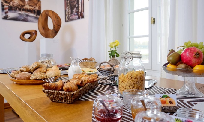 Hitdorf House | RheinRiver Guesthouse - Direkt am Rhein
